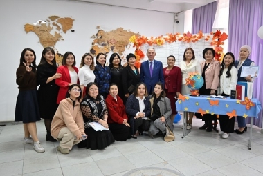 Директор колледжа Талғат Мамырұлы поздравил учителей с профессиональным праздником!