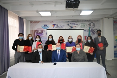 Церемония награждения студентов Международного казахско-китайского языкового колледжа